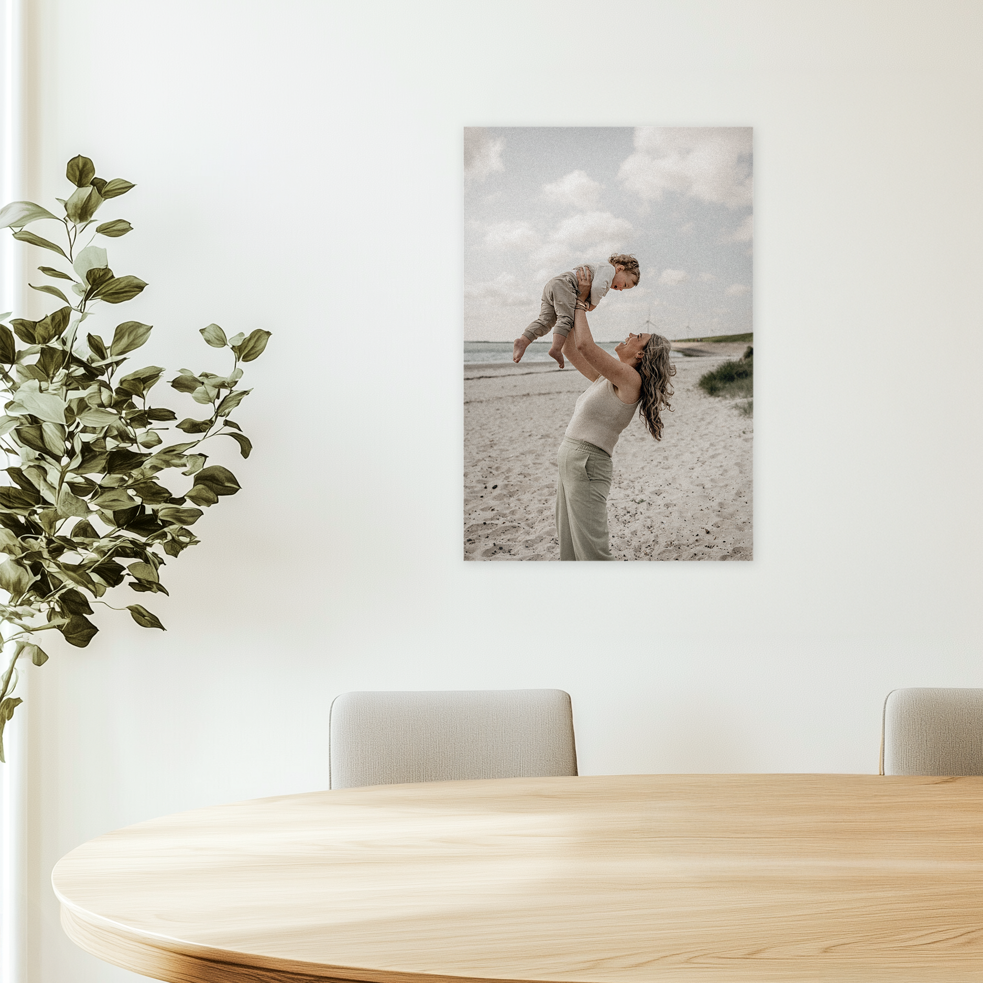 Forex bilde med personlig trykt foto av mor og barn på stranden, flott veggdekorasjon.