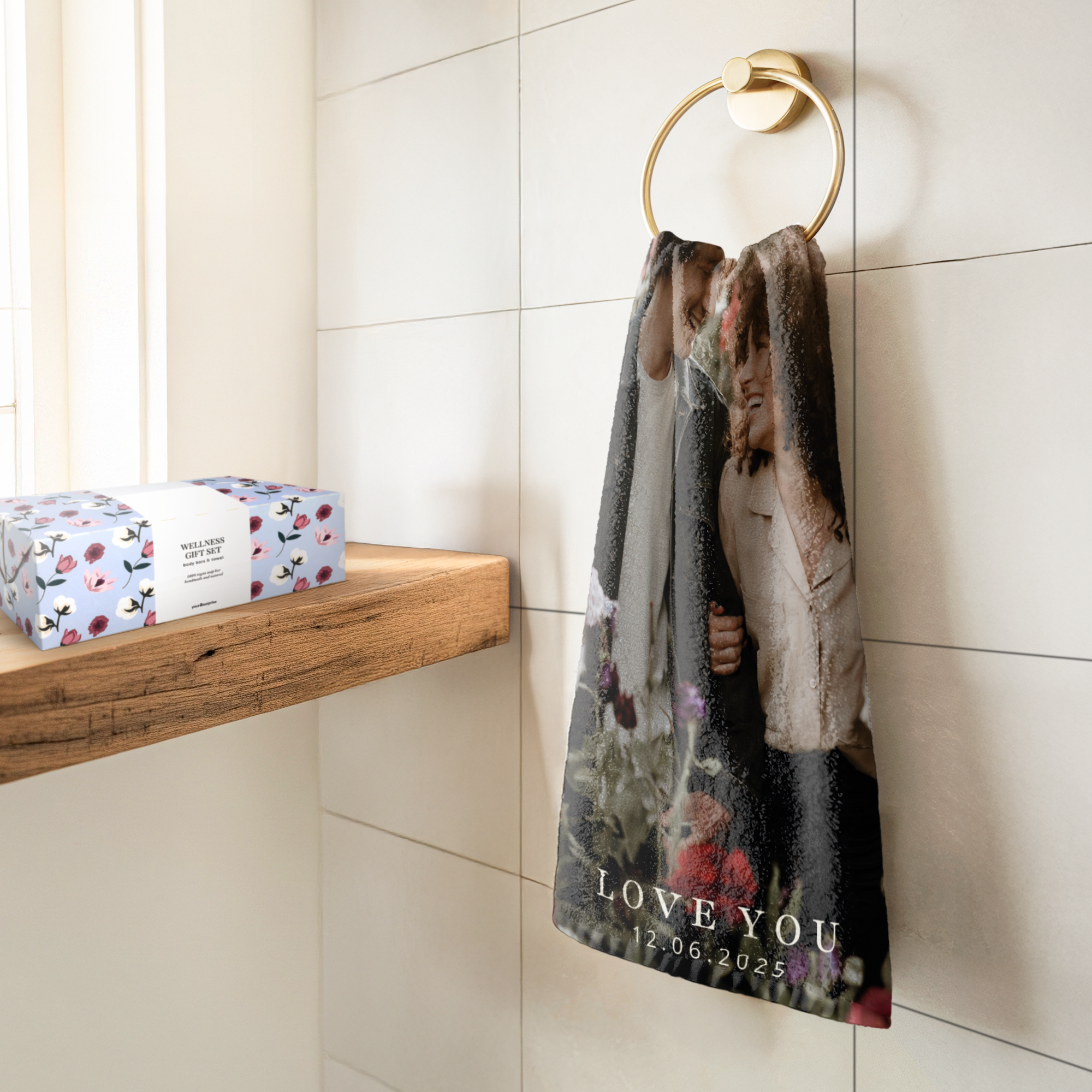 Geschenkset mit Seife und bedrucktem Handtuch