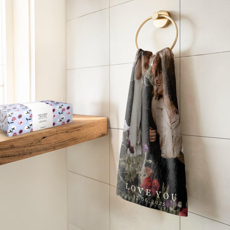 Soap gift set with personalized guest towel Soap gift set with personalized guest towel