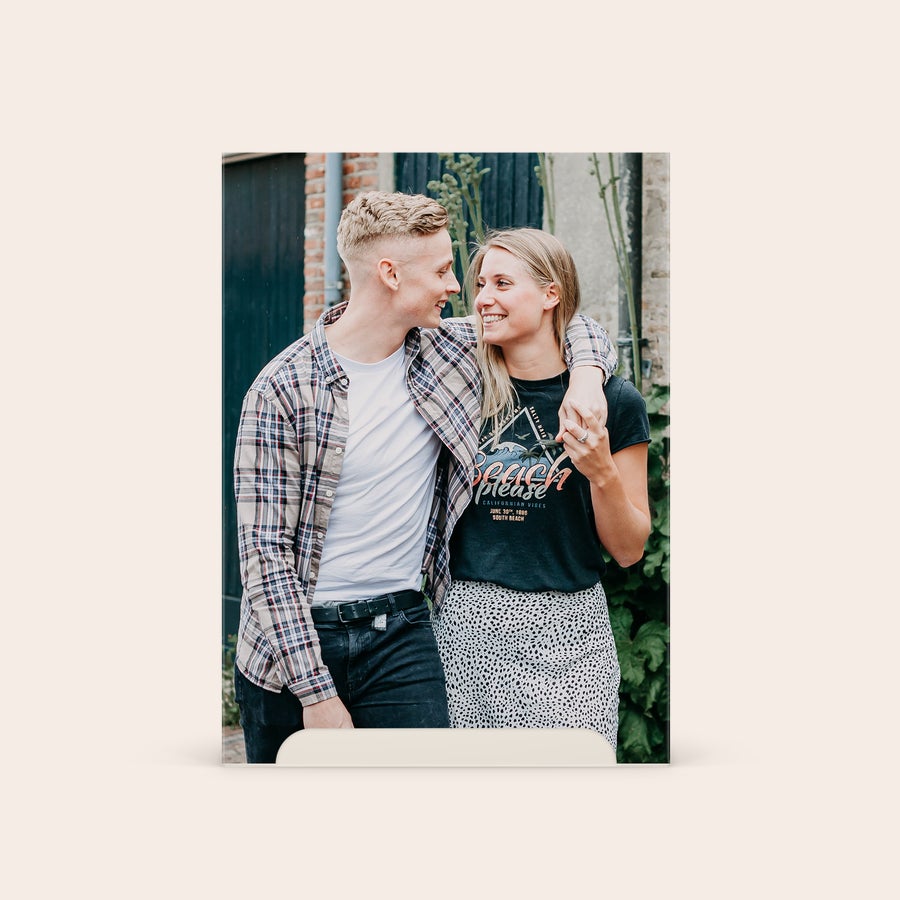 Set regalo personalizzato Axe - Dark Temptation Coppia felice con il loro set regalo Axe personalizzato con una foto stampata sulla copertina