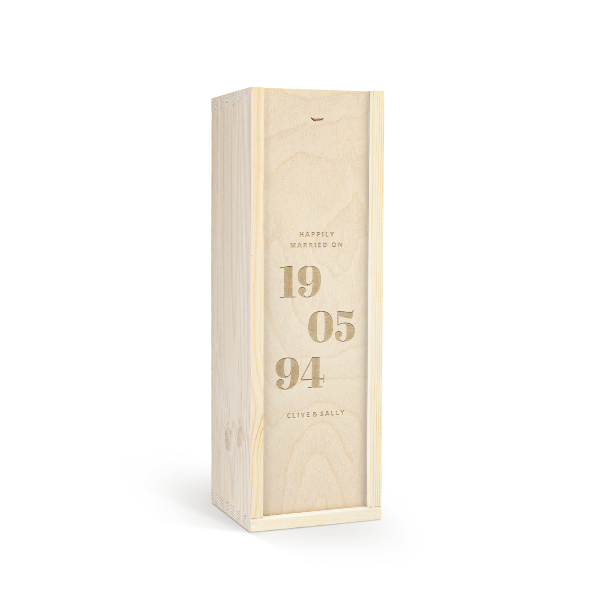 Caja de madera clara grabada con "Happily Married On", fecha "19 05 94" y nombres "Clive & Sally" para botella de ron Old Captain.
