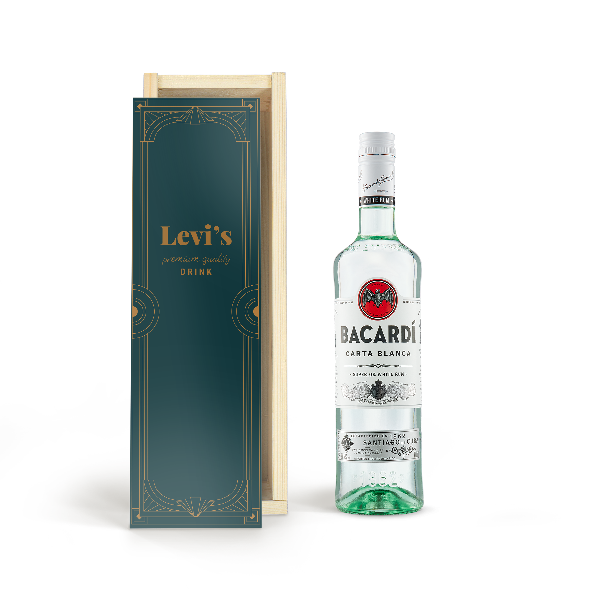 Lahev bílého rumu Bacardi v gravírované dřevěné krabici s nápisem "Levi's premium quality DRINK".