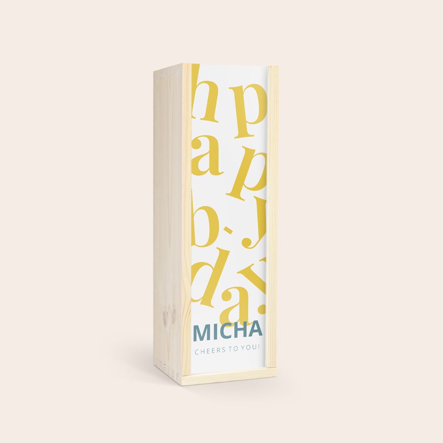 Rum branco Bacardi - caixa personalizada Garrafa de rum branco Bacardi em caixa de madeira personalizada com "Happy Birthday Micha Cheers to You!" impresso.
