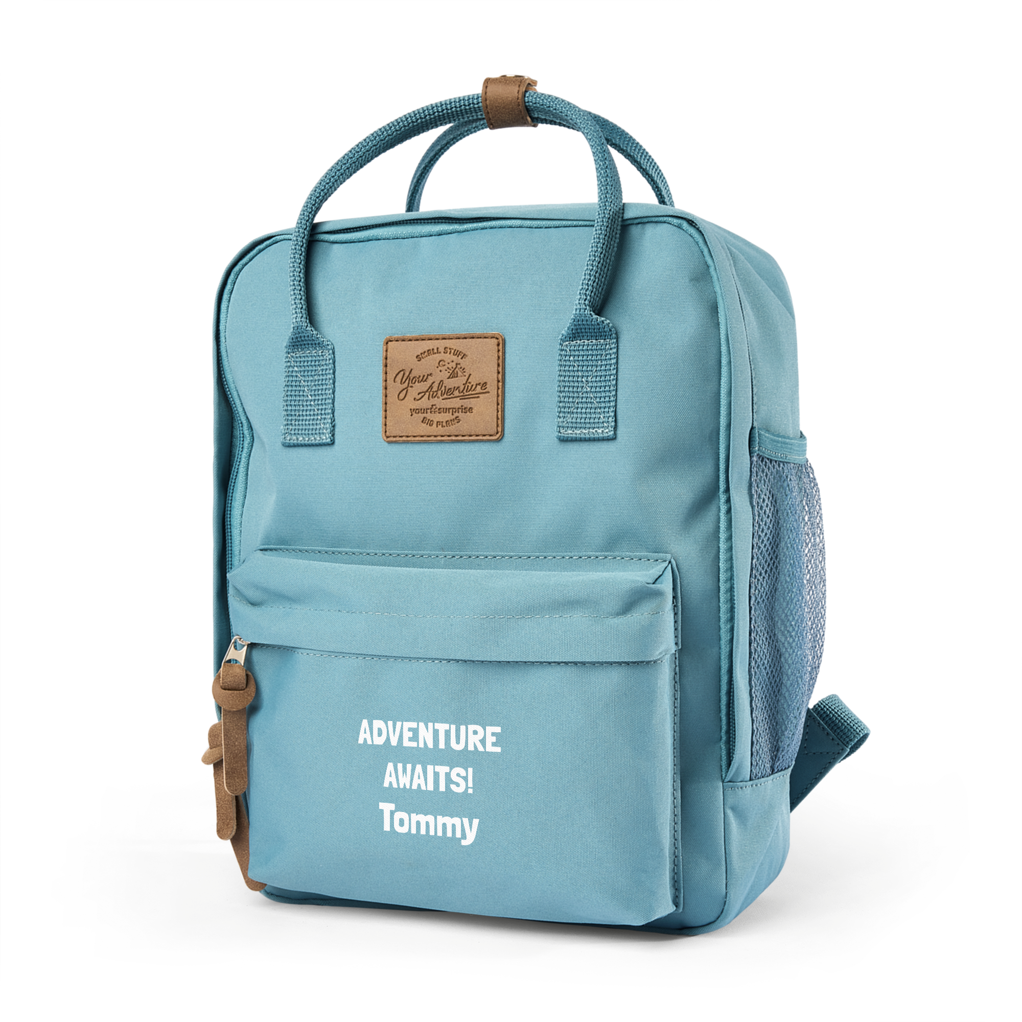 Svetlo moder personaliziran otroški nahrbtnik z imenom Tommy in napisom Adventure Awaits