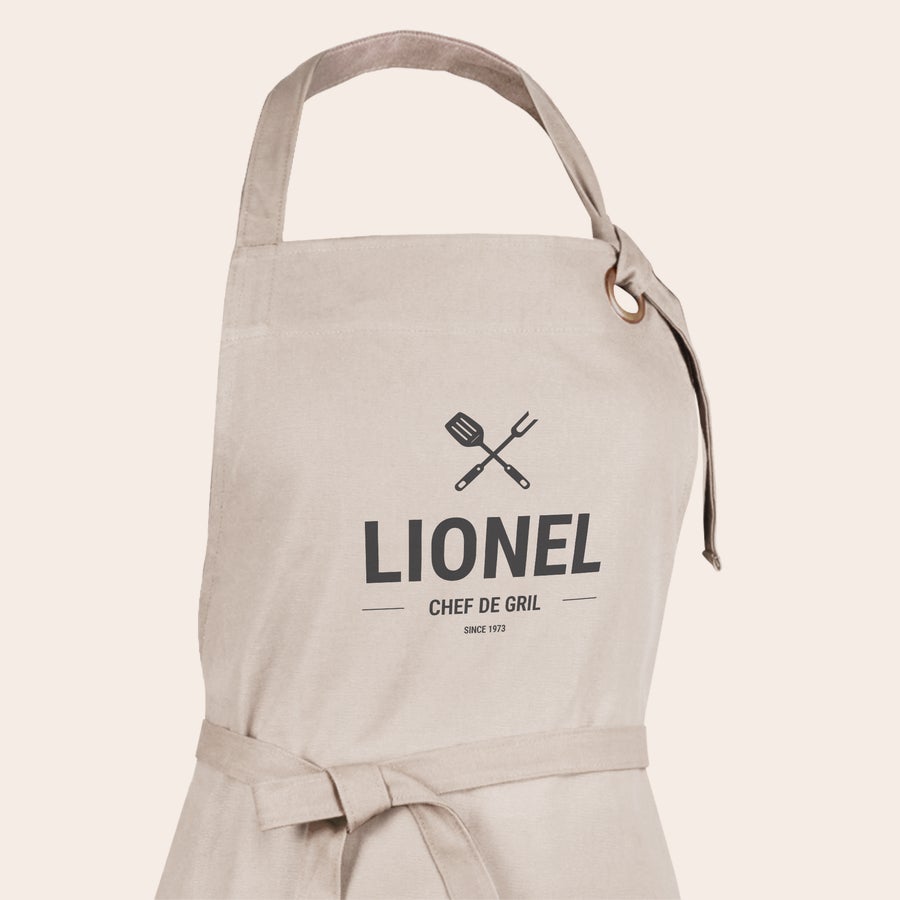 Tablier personnalisé Tablier personnalisé beige imprimé avec le nom LIONEL CHEF DE GRIL