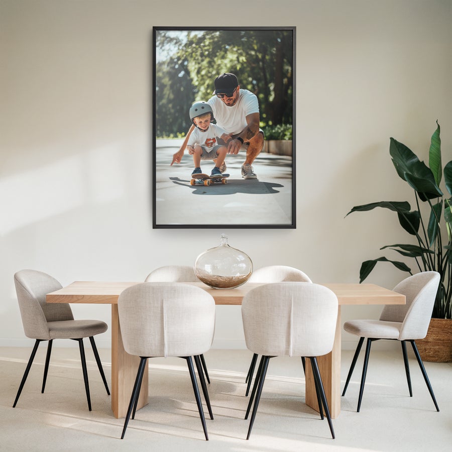 Foto enmarcado Foto con marco de madera personalizada, impresa con la imagen de un padre y su hijo en patineta.