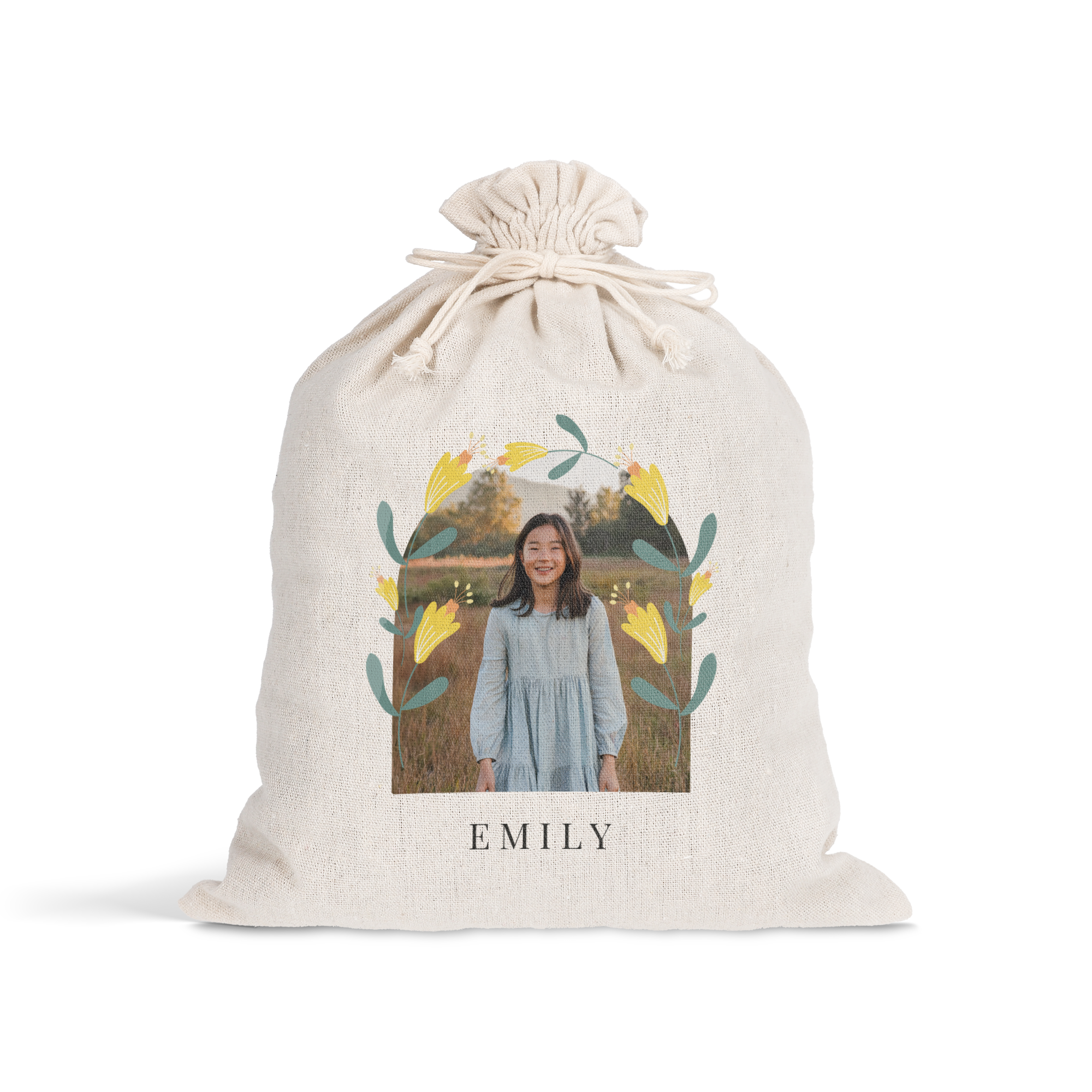Personlig presentpåse med dragsko, tryckt med en bild av en flicka omgiven av blommor och namnet Emily. Gör påsken speciell.