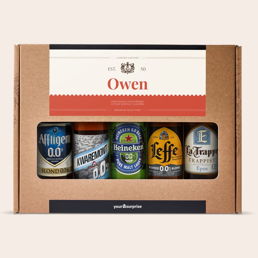 Set cadou bere Cutie cadou personalizată din carton, cu 5 beri fără alcool, imprimată cu numele Owen pe copertă.