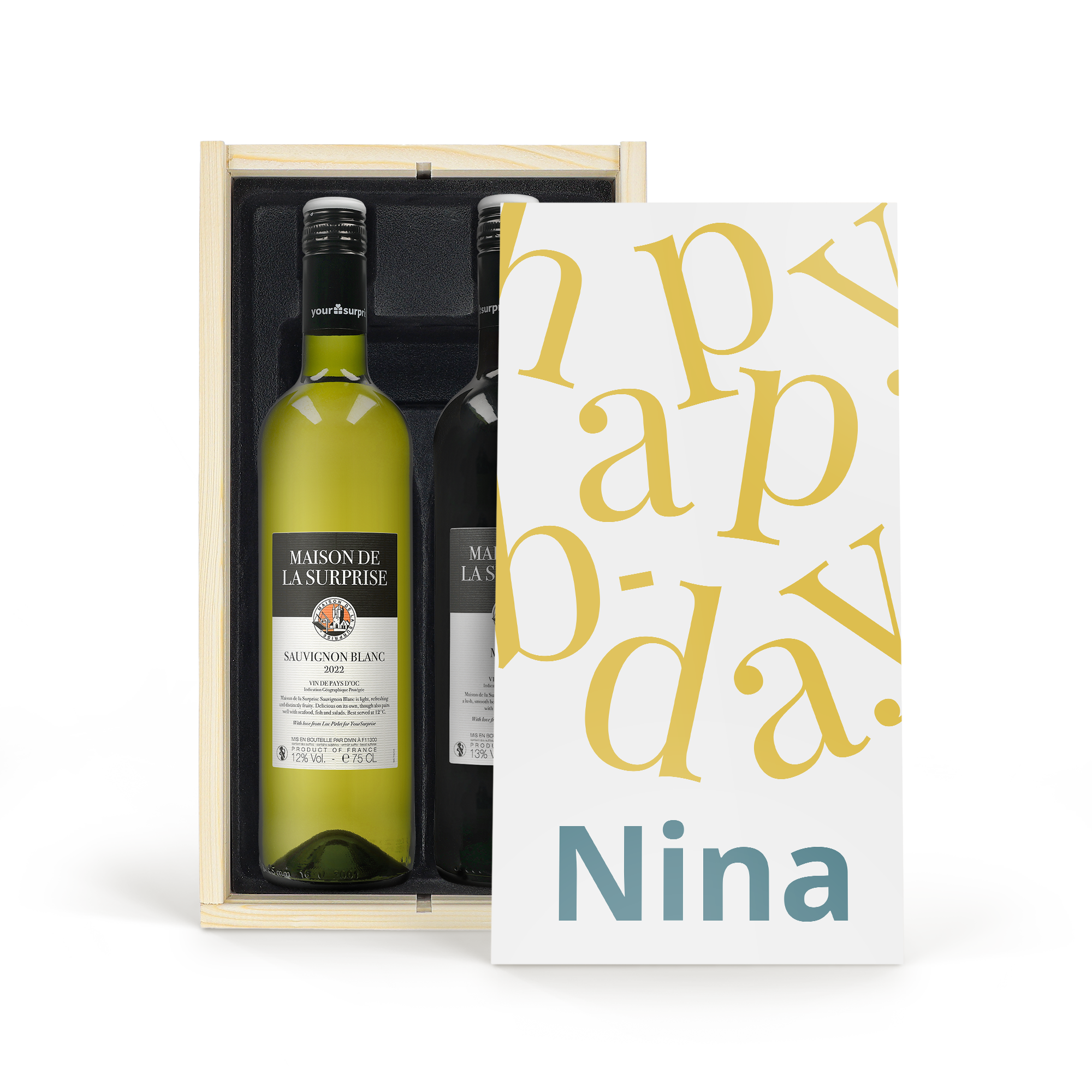 Un coffret cadeau personnalisé avec un Sauvignon Blanc et un Merlot Maison de la Surprise, l'étiquette Happy Birthday Nina est personnalisable.