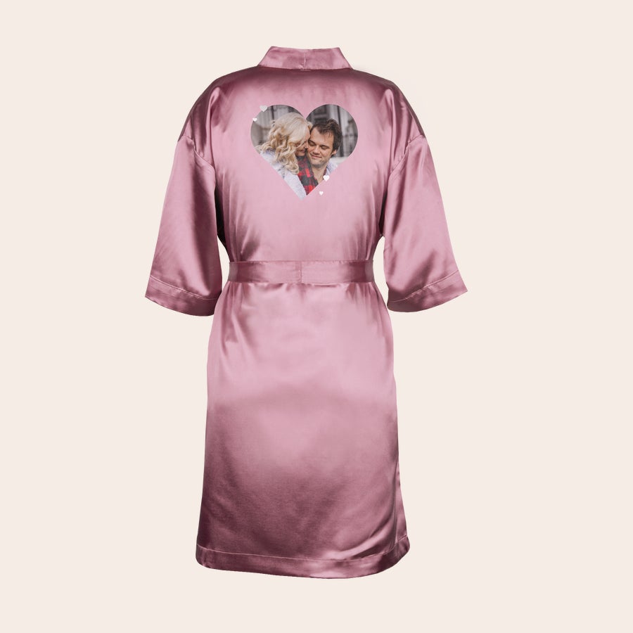 Gepersonaliseerde kimono Roze kimono bedrukt met een hartvormige foto van een stel, te personaliseren.