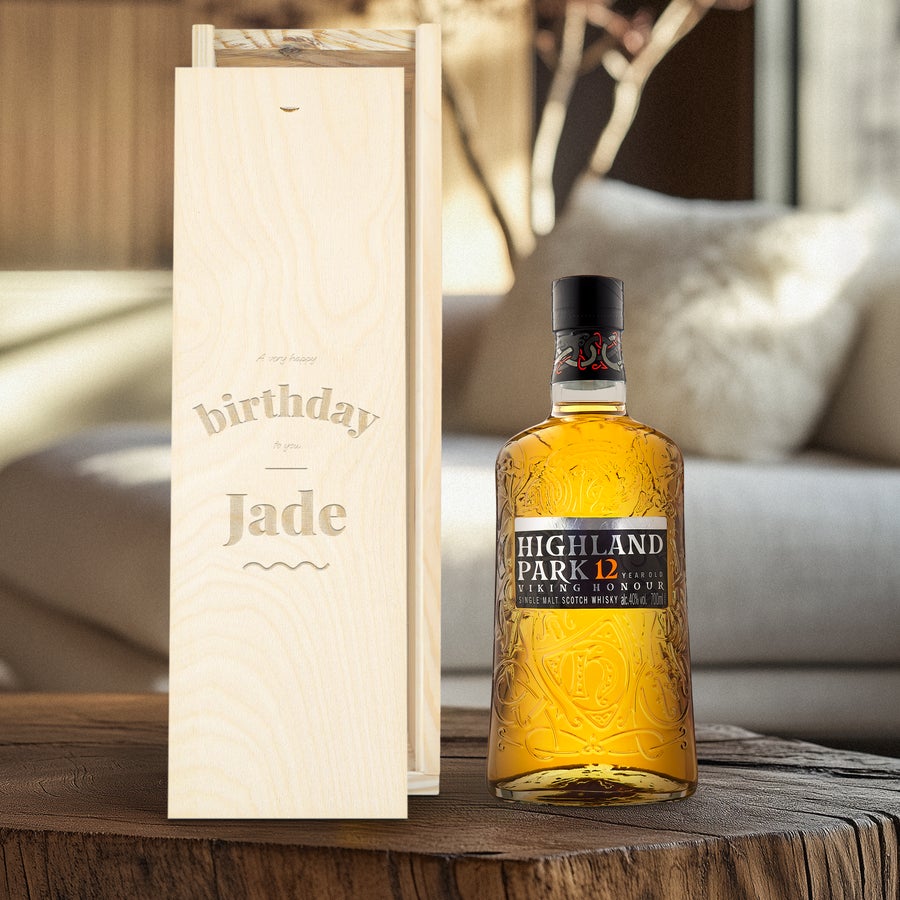 Highland Park 12 Years whisky i personlig träväska Highland Park 12 Years whisky i personlig träväska