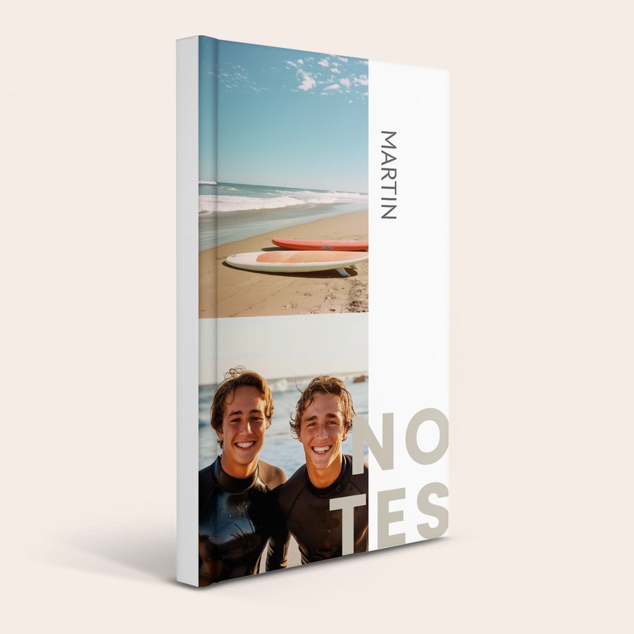 Anteckningsbok Personlig anteckningsbok med tryck av två surfare, en strandbild, namnet Martin och texten Notes