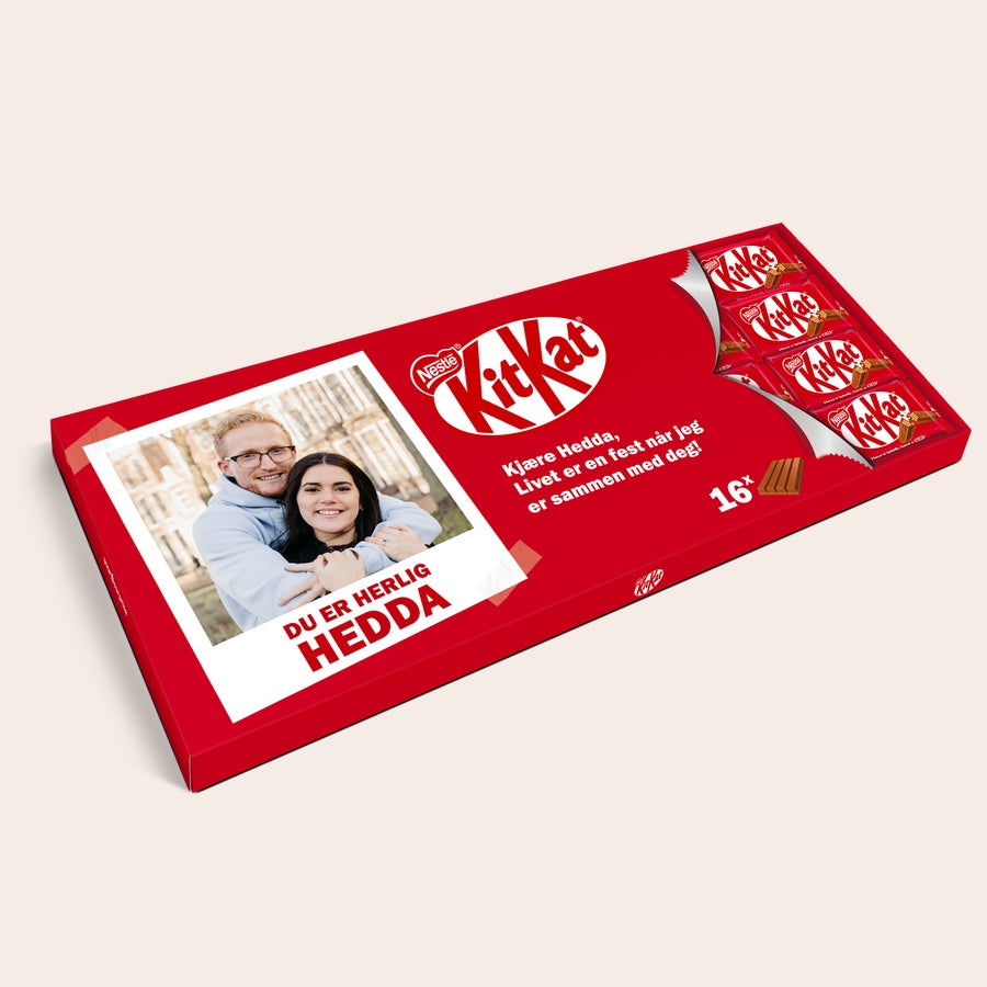 Personlig gigant KitKat-sjokolade Den personlige gigant KitKat-sjokoladen i rødt med trykt bilde av et par, "Kjære Hedda" og "DU ER HERLIG HEDDA"