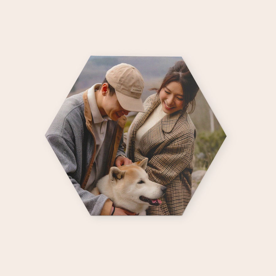 Panneaux muraux géométriques personnalisés Panneau mural hexagonal personnalisé avec photo imprimée dun couple et leur chien