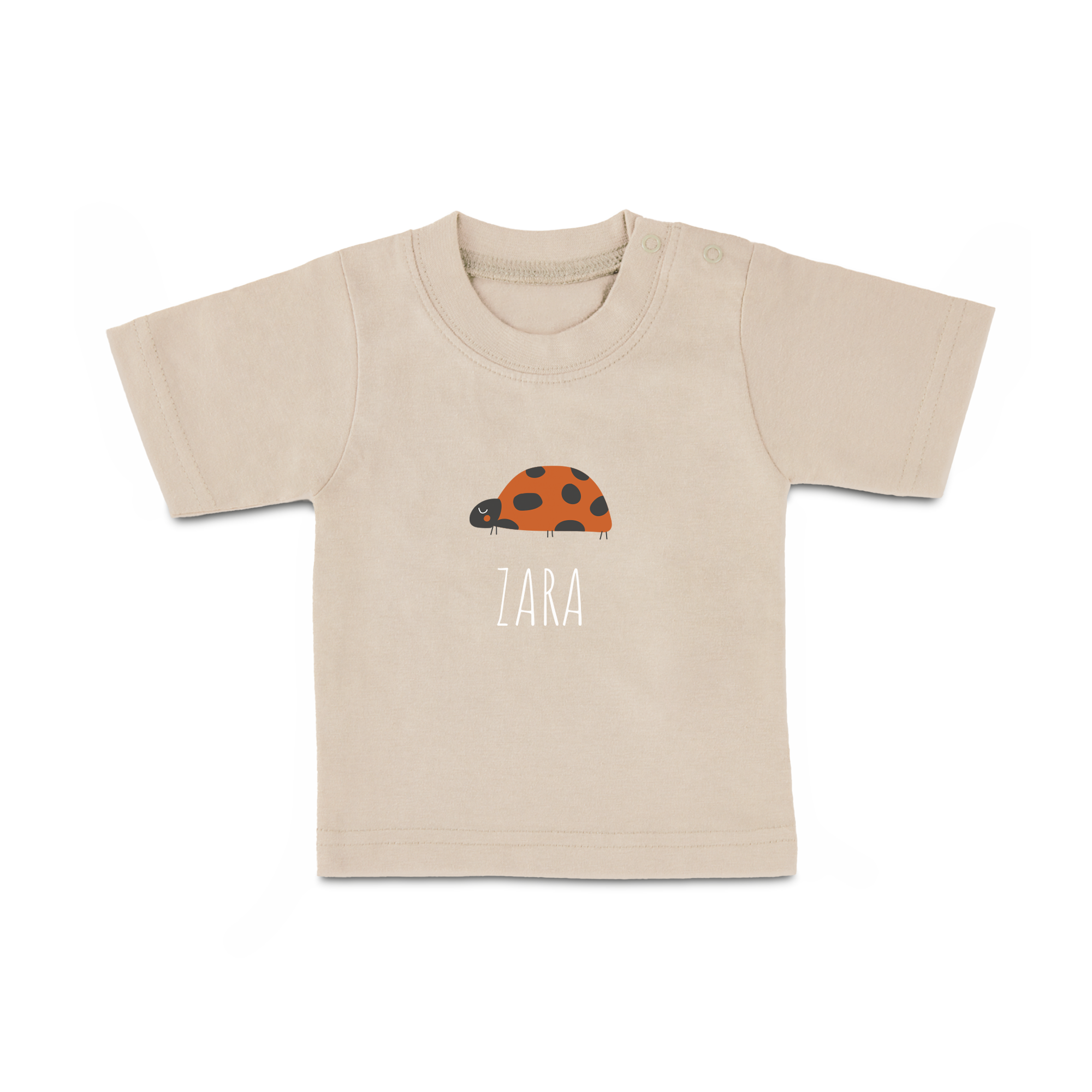 Personaliseret baby t-shirt i beige med mariehøne trykt med navnet Zara. Din baby vil blive noget så smart med en glad t-shirt med et navn eller billede på.