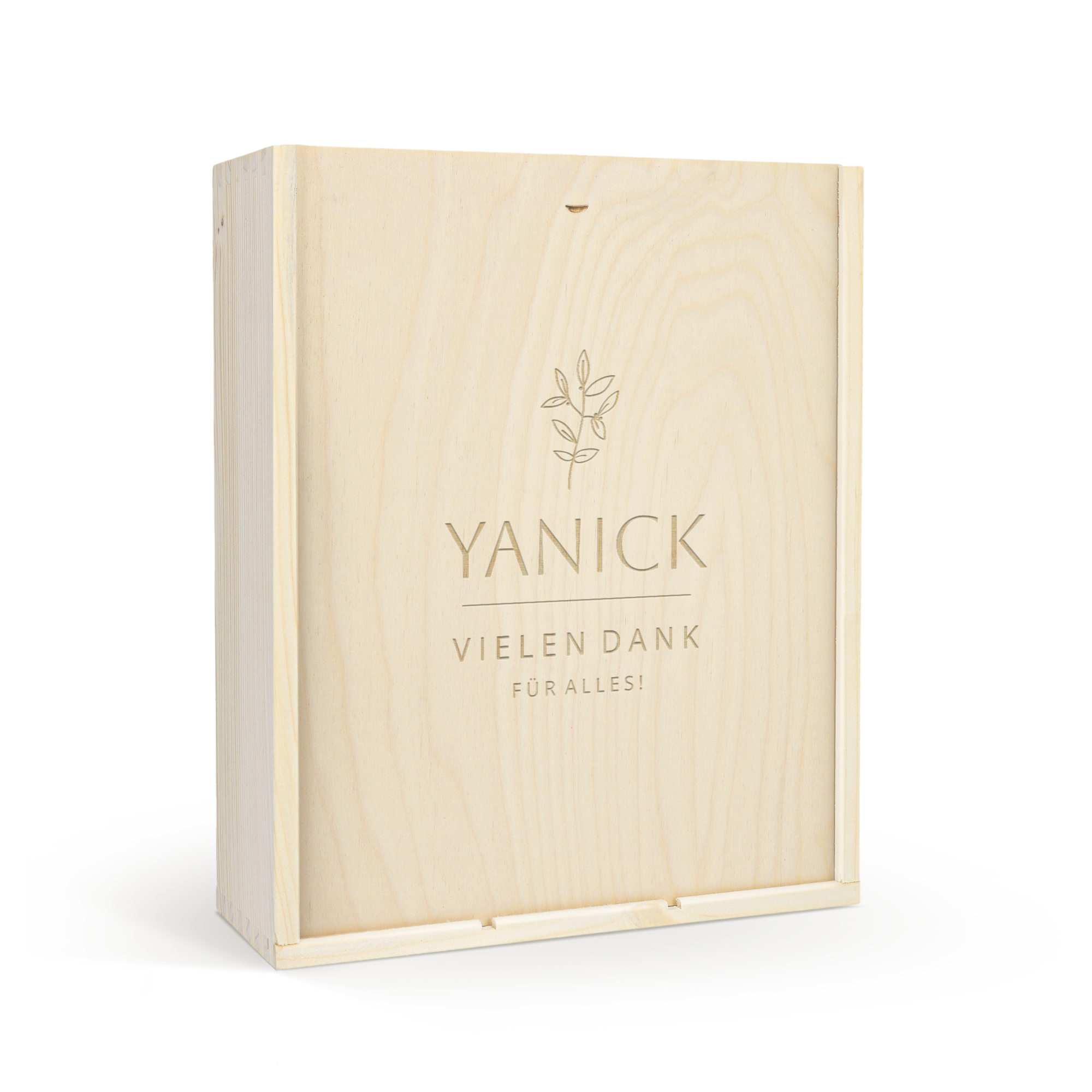Wein Geschenkset Belvy in einer gravierten Holzkiste mit Namen Yanick und Text "Vielen Dank für alles!"