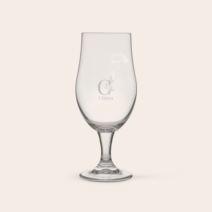 Bier Trappistenbier La Trappe Isid'or personalisieren Personalisiertes Bierpaket mit graviertem Glas. Ein Bierglas mit dem gravierten Initial C und dem Namen Chiara.