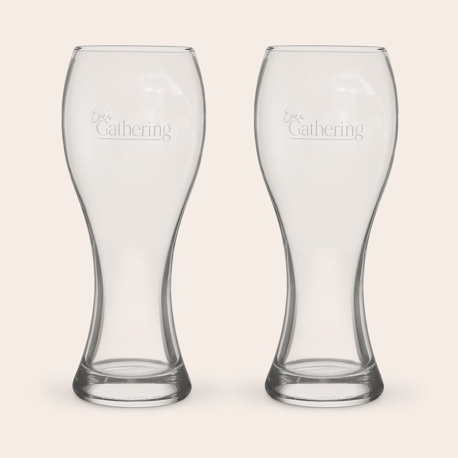 Pinte de bière personnalisée Deux pintes de bière personnalisées gravées avec le texte Eves Gathering
