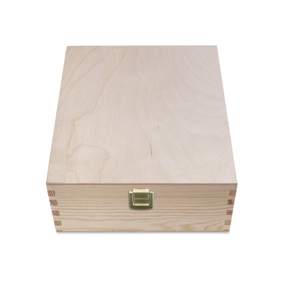 Lesena škatlica za čaj z vgraviranim čajnim kozarcem
