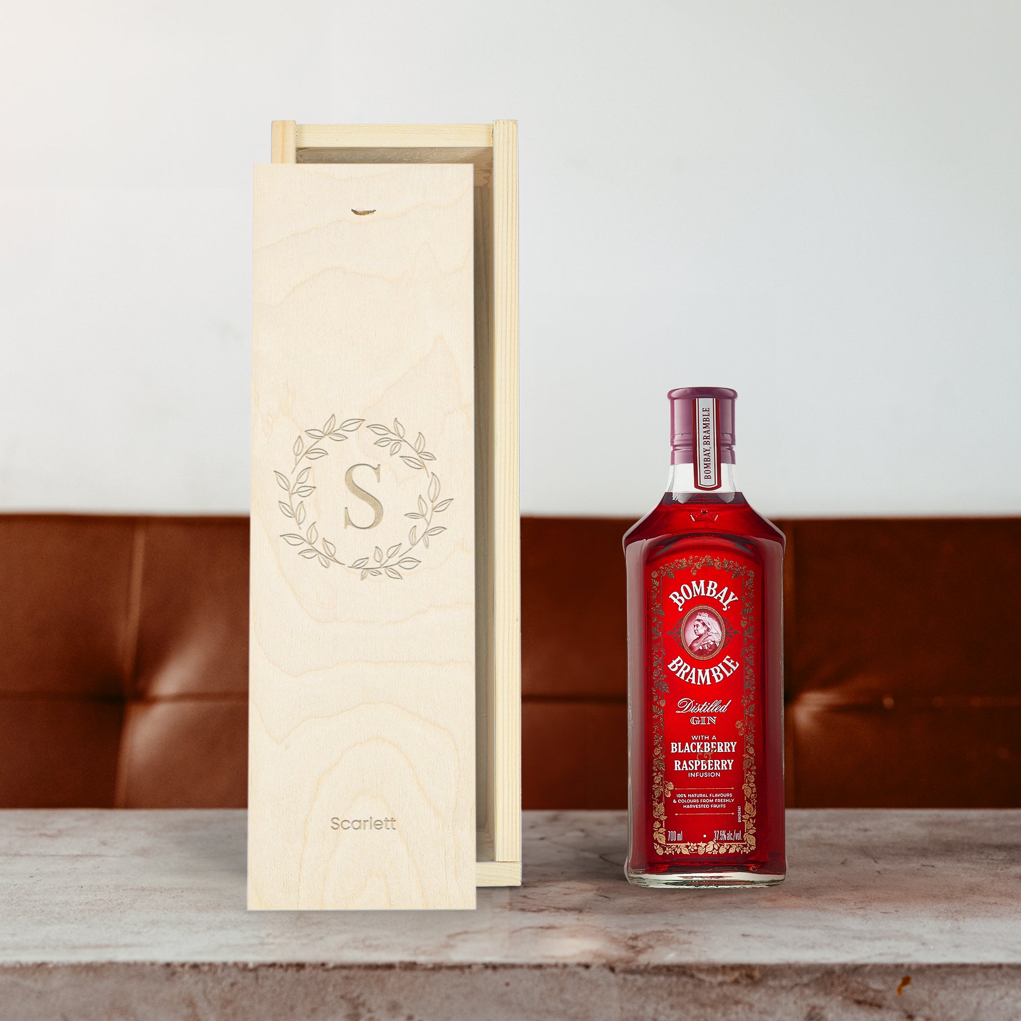 Gin Bombay Bramble w grawerowanej skrzynce