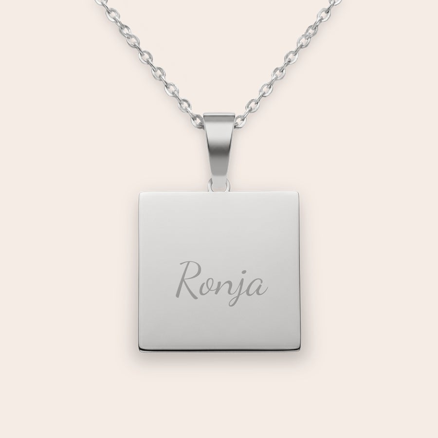 Kette mit viereckigem Anhänger Kette mit viereckigem Anhänger