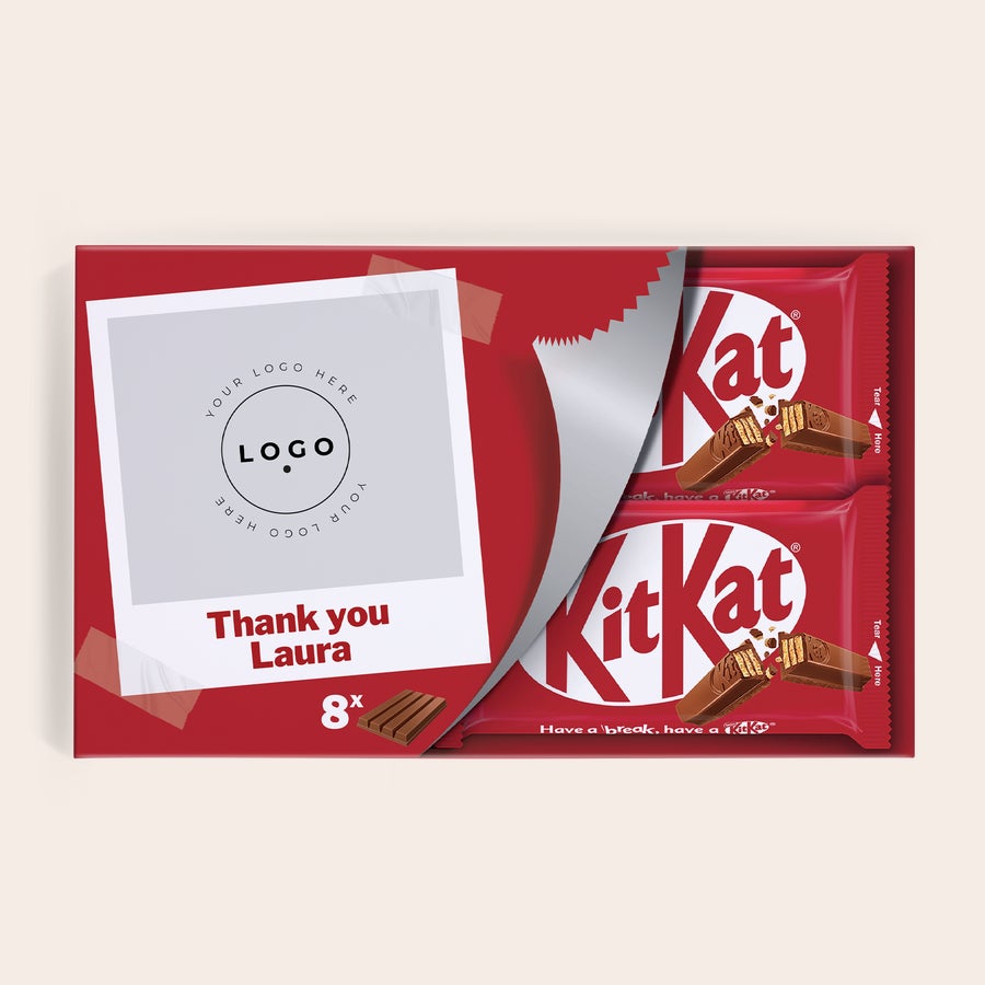 Személyre szabott KitKat Bars ajándékdoboz Személyre szabott KitKat Bars ajándékdoboz 8 tábla csokoládéval, fényképpel és a "Thank you Laura" üzenettel nyomtatva.