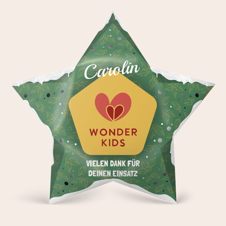 Personalisierter Papier-Weihnachtsstern zum Selbermachen – 42,5 cm – mit Licht Grüner Papier-Weihnachtsstern mit individuellem Namen "Carolin", Logo "WONDER KIDS" und Text "VIELEN DANK FÜR DEINEN EINSATZ", bedruckt mit festlichem Stechpalmenmuster. Erhellt die Feiertage mit einer persönlichen Note.