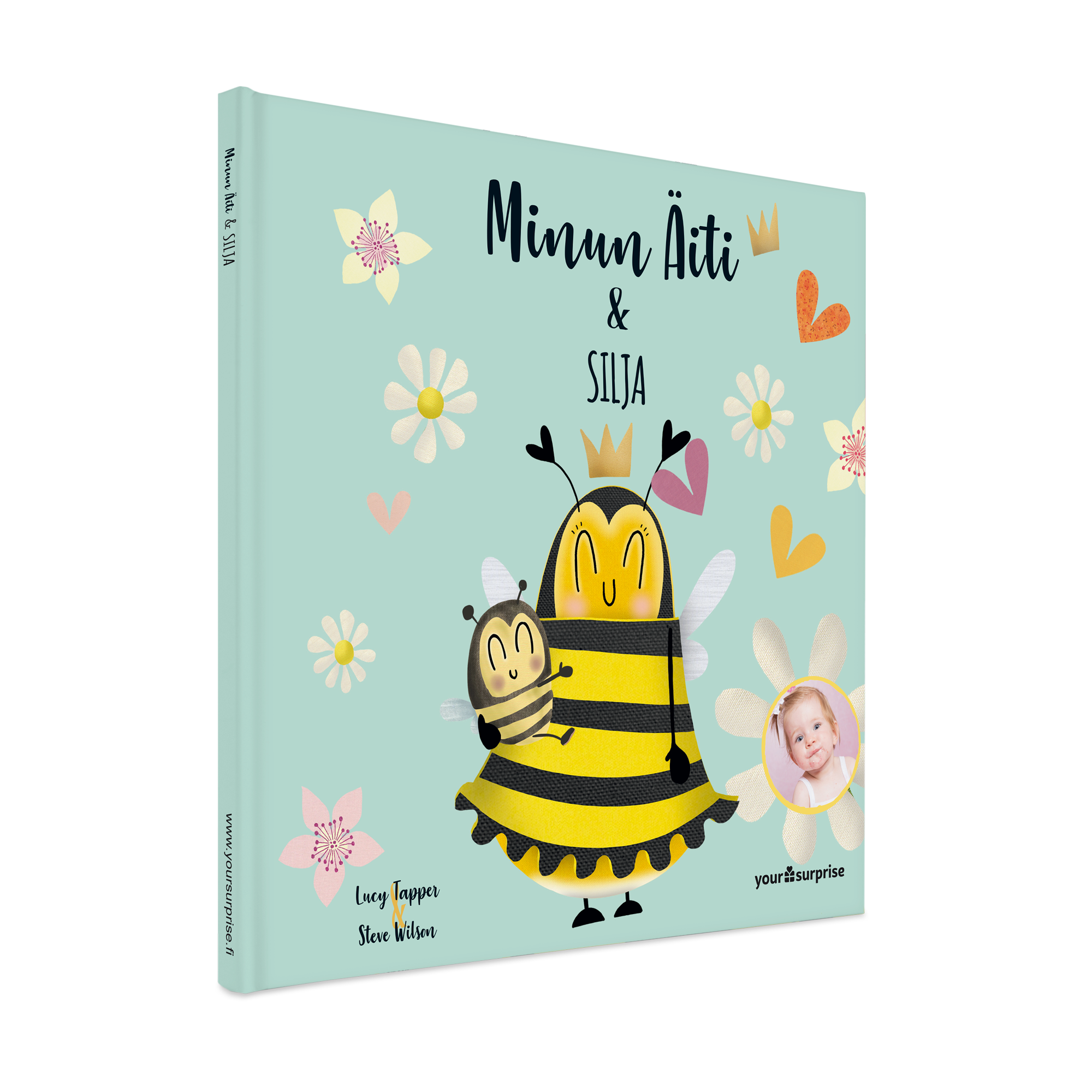Minun Äiti -kirja, jonka kannessa on mehiläisäidin ja -lapsen kuva, teksti Minun Äiti & Silja ja painettu vauvan kuva. Tämä yksilöitävä kirja on ainutlaatuinen tapa kertoa äidille kuinka tärkeä hän on.