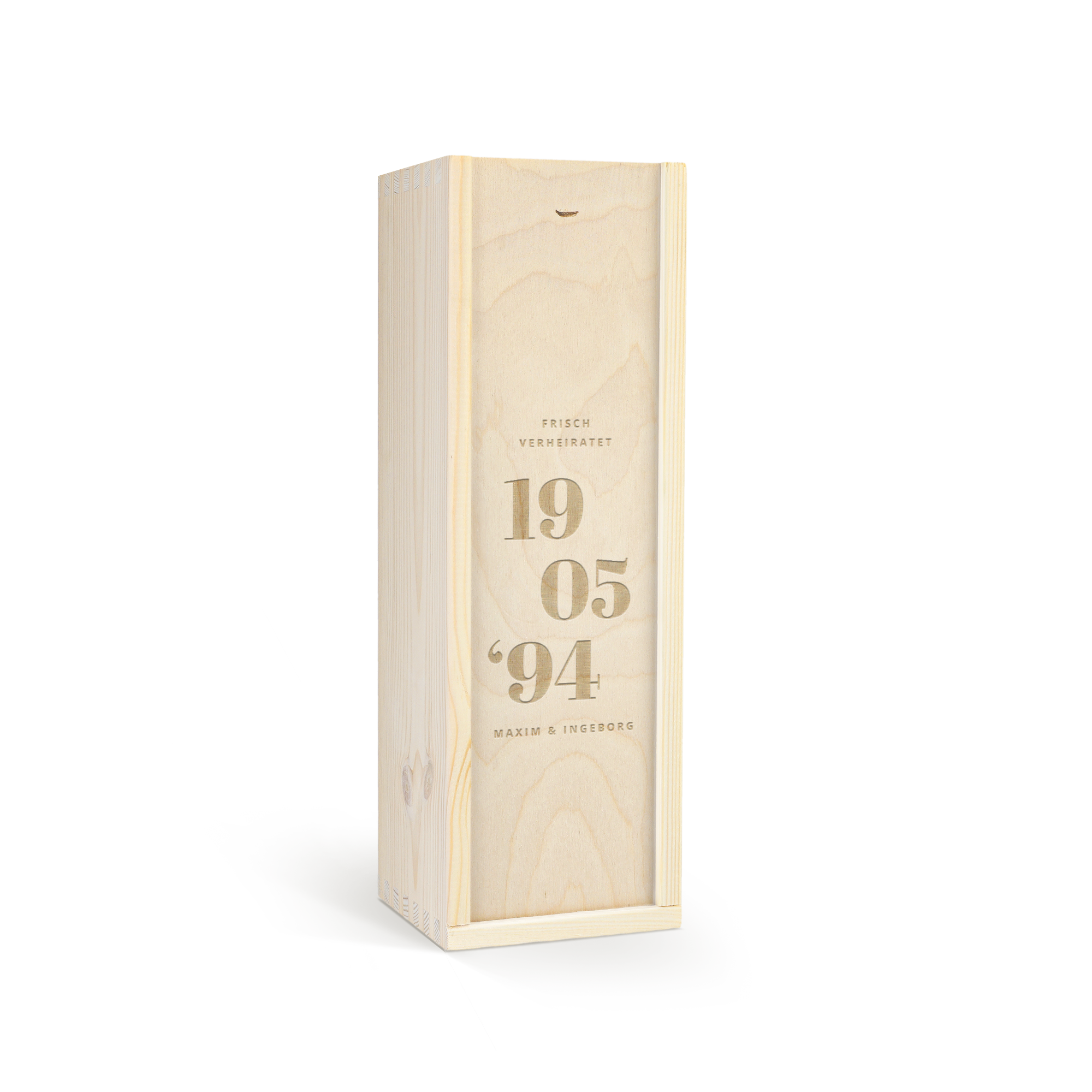 Personalisierte Holzkiste graviert mit "Frisch verheiratet 19.05.94 Maxim & Ingeborg" zum Verschenken einer Whiskyflasche