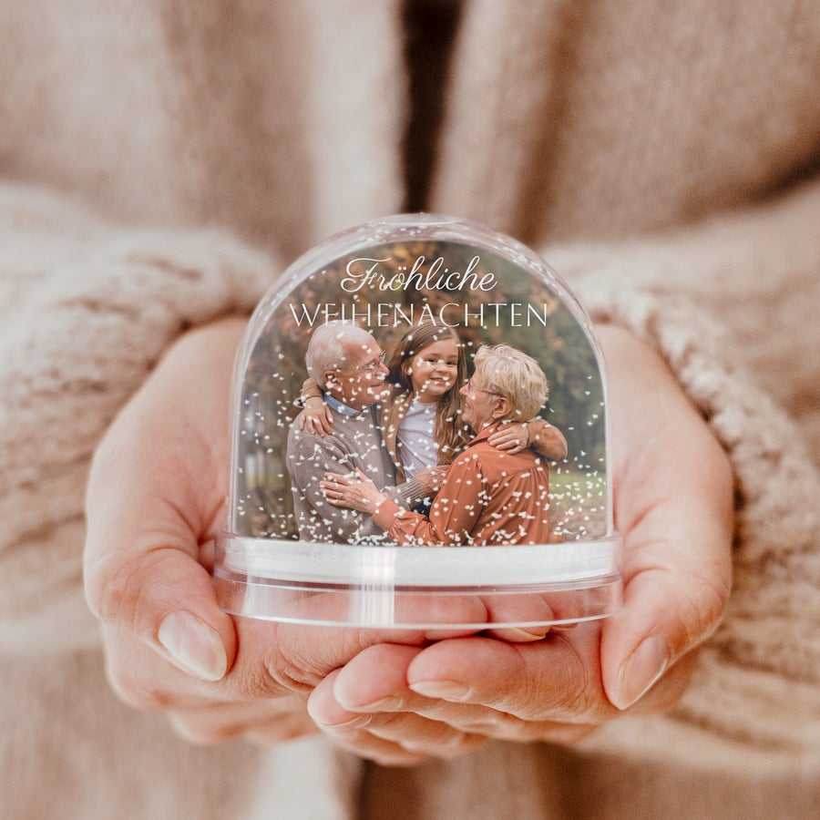 Schneekugel mit Foto Schneekugel mit Foto - Schnee, personalisiert mit einem Familienfoto, "Fröhliche Weihnachten" Schriftzug