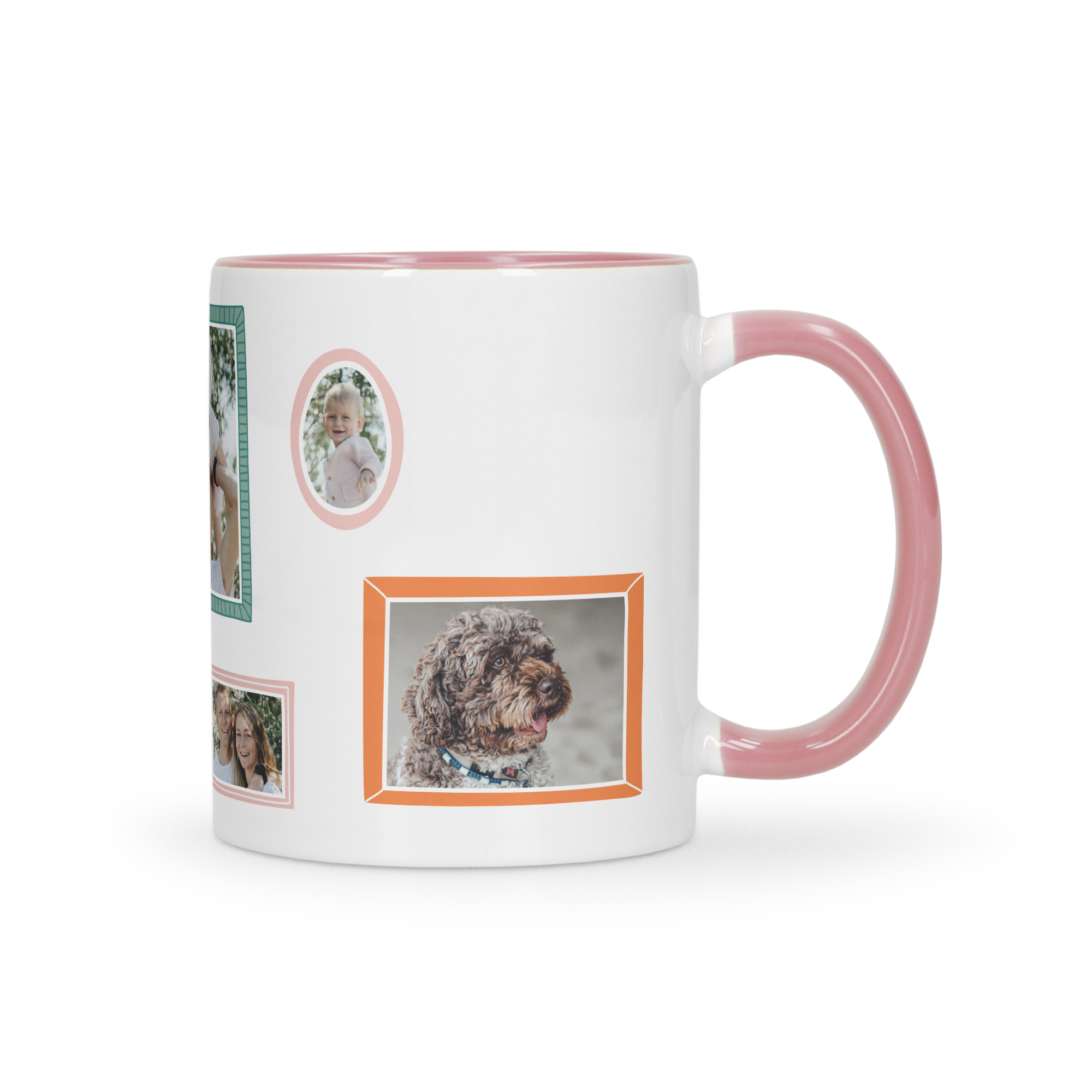 Witte mok met roze binnenkant en oor, bedrukt met gepersonaliseerde foto's van een baby, stel en hond.