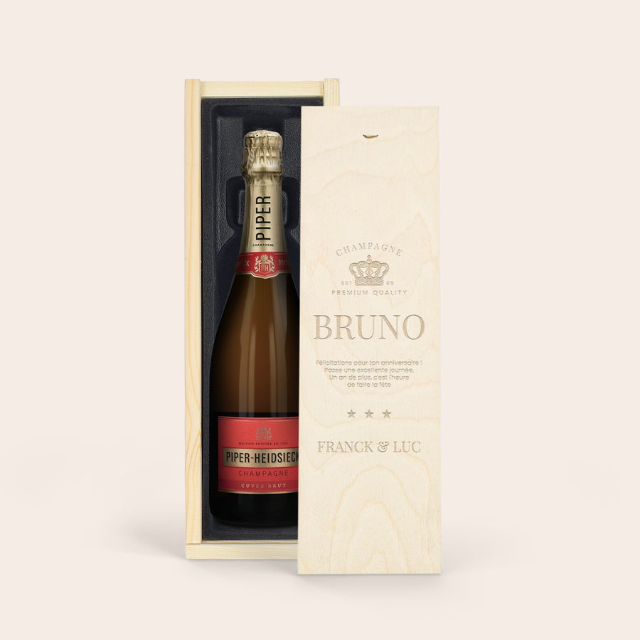 Champagne personnalisé - Piper Heidsieck Brut - 750 ml Bouteille de Piper Heidsieck Brut en coffret bois personnalisé avec les noms Bruno, Franck et Luc gravés