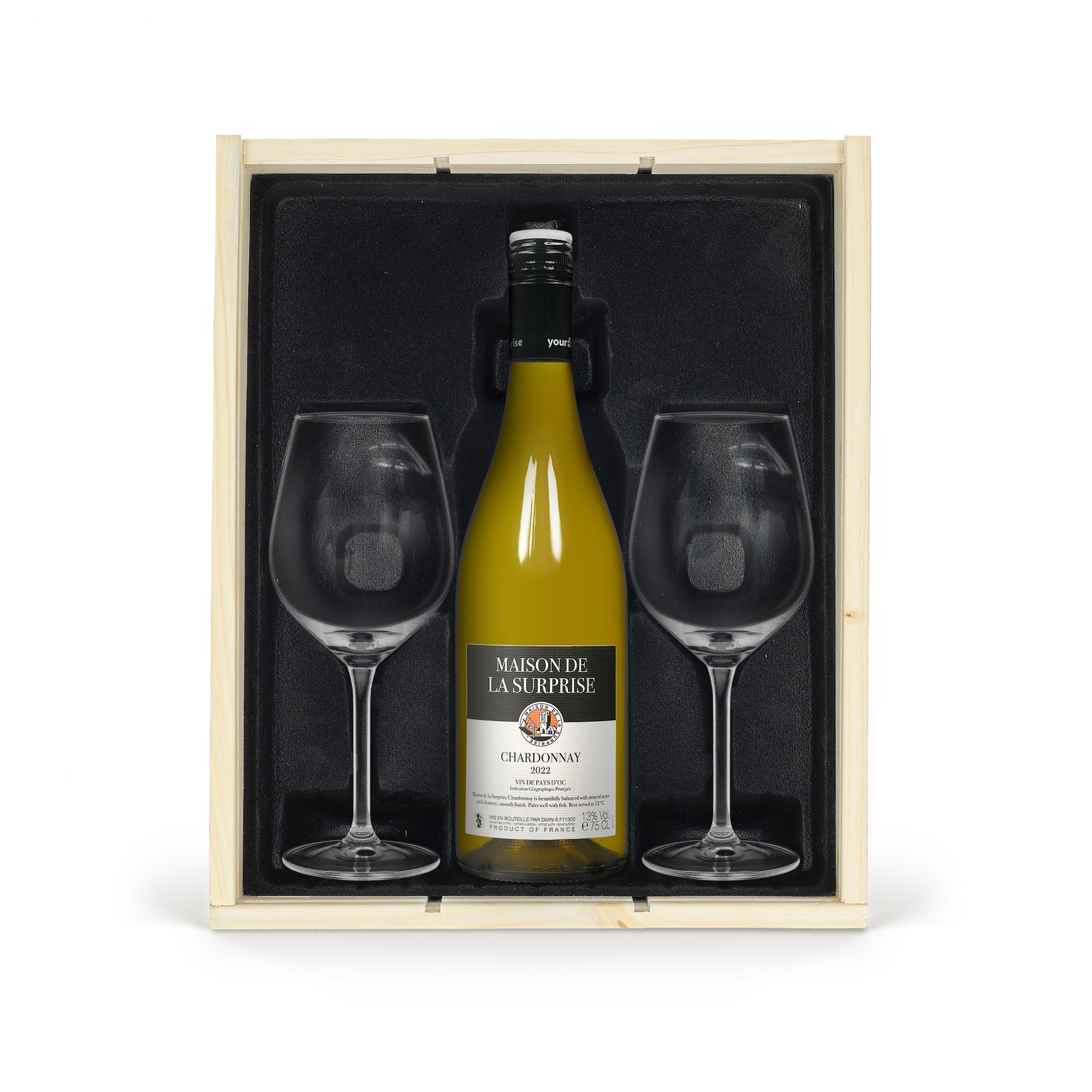 Vin gave sæt med Maison de la Surprise Chardonnay og to glas i trækasse. Perfekt personlig vin gave sæt.