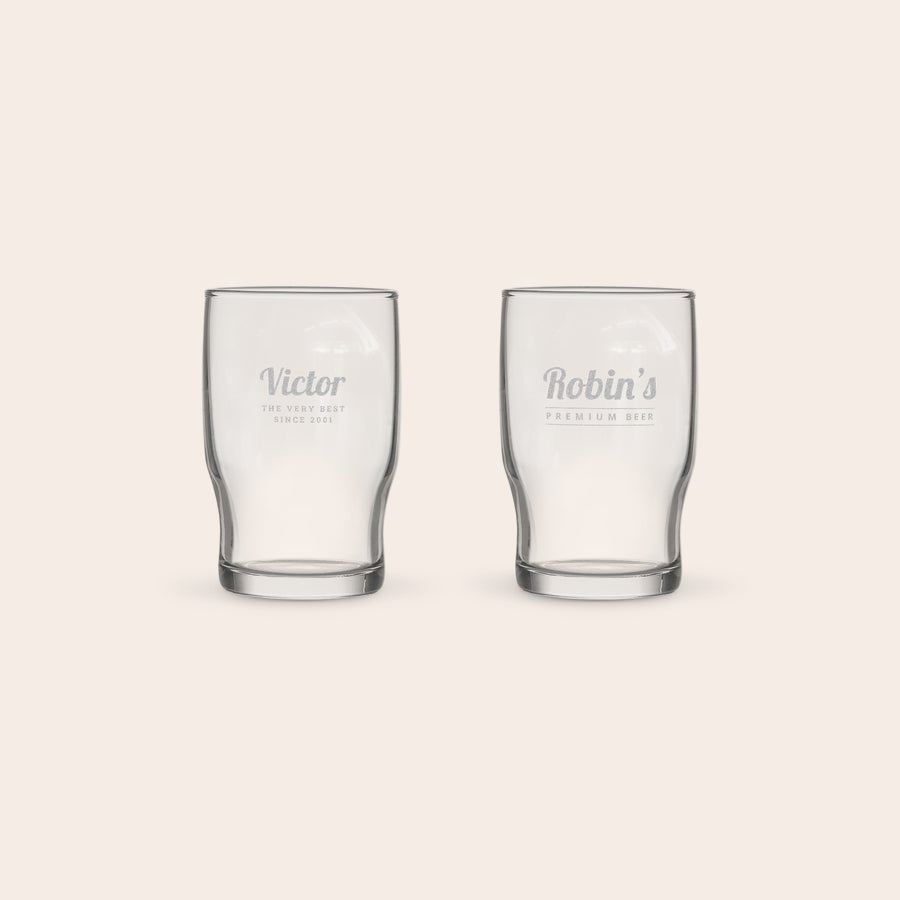 Gobelet personnalisé Deux gobelets personnalisés avec prénom gravé au laser "Victor" et "Robin's" pour servir de l'eau