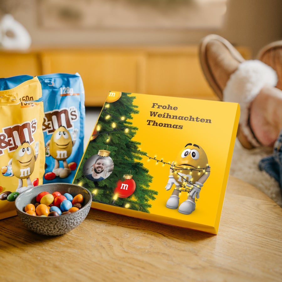 M&M's Geschenkbox personalisieren Personalisierte Geschenkbox mit M&Ms, bedruckt mit Foto, dem Namen Thomas und Frohe Weihnachten Design.