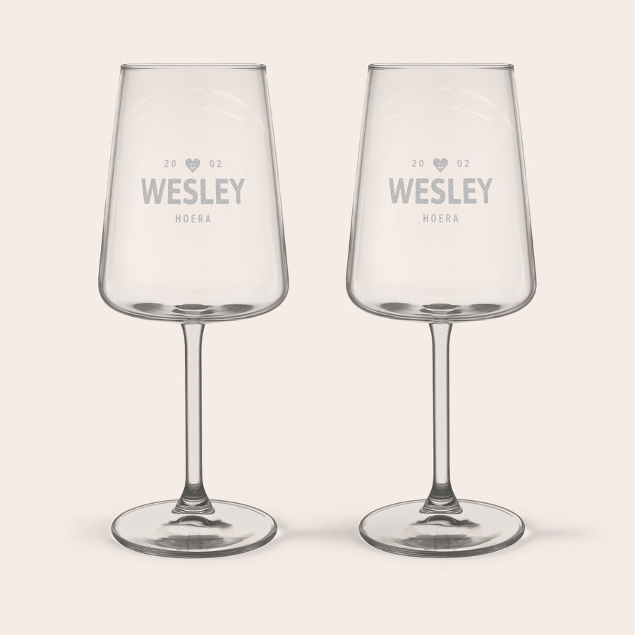 Rode wijnglazen graveren Rode wijnglazen graveren