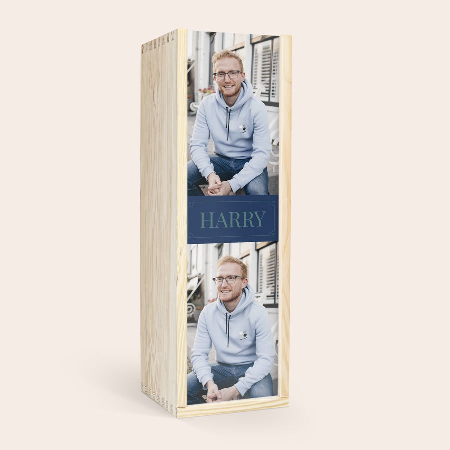 Coffret whisky personnalisé - The Balvenie Offrez une bouteille de whisky The Balvenie dans un coffret personnalisé avec une photo de l'homme, et gravé du texte Harry