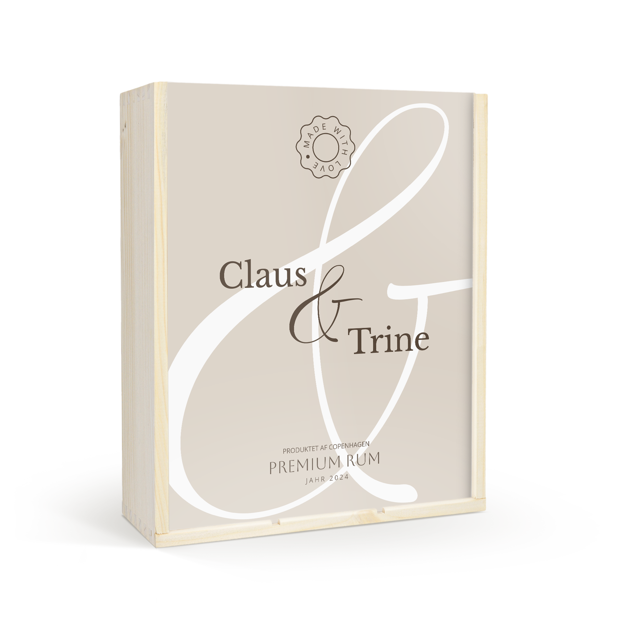 Personlig vin trækasse påtrykt med navnene Claus og Trine samt årstallet 2024