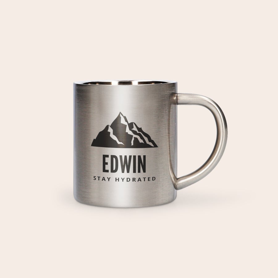 Personlig mugg - rostfritt stål Stålmugg med din egen design på, texten Edwin Stay Hydrated och ett bergsmotiv.