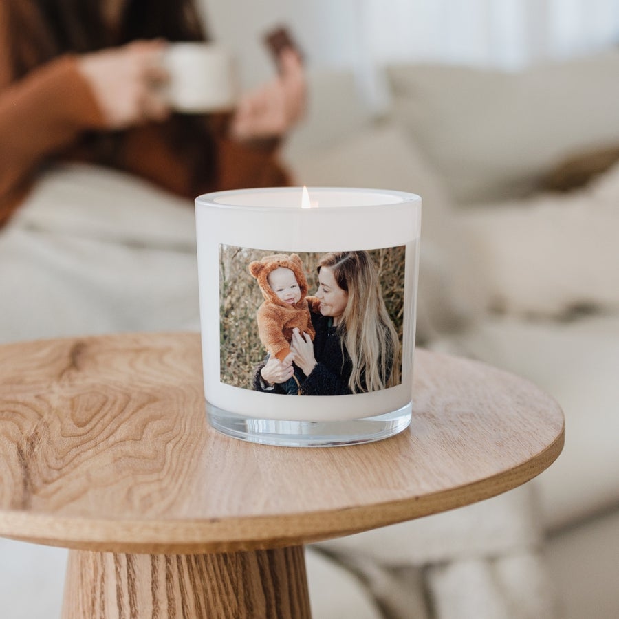 Ljus i glas Ett personaliserat ljus med tryckt foto av en mamma och baby ger fin inredning