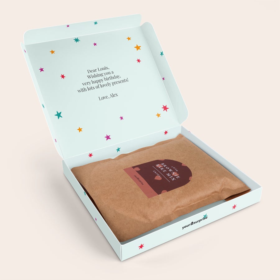 Mezcla para hornear personalizada Caja de regalo personalizada con mezcla para hornear brownies, mensaje "Dear Louis" y estrellas de colores.