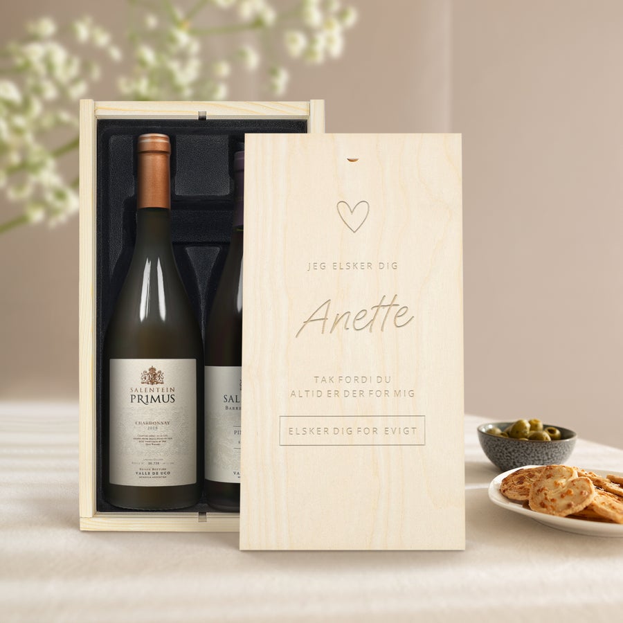 Vinpakke i indgraveret æske - Salentein Primus Malbec og Chardonnay Salentein Primus vinpakke i en luksusgraveret vinboks med navn Anette og teksten Jeg elsker dig