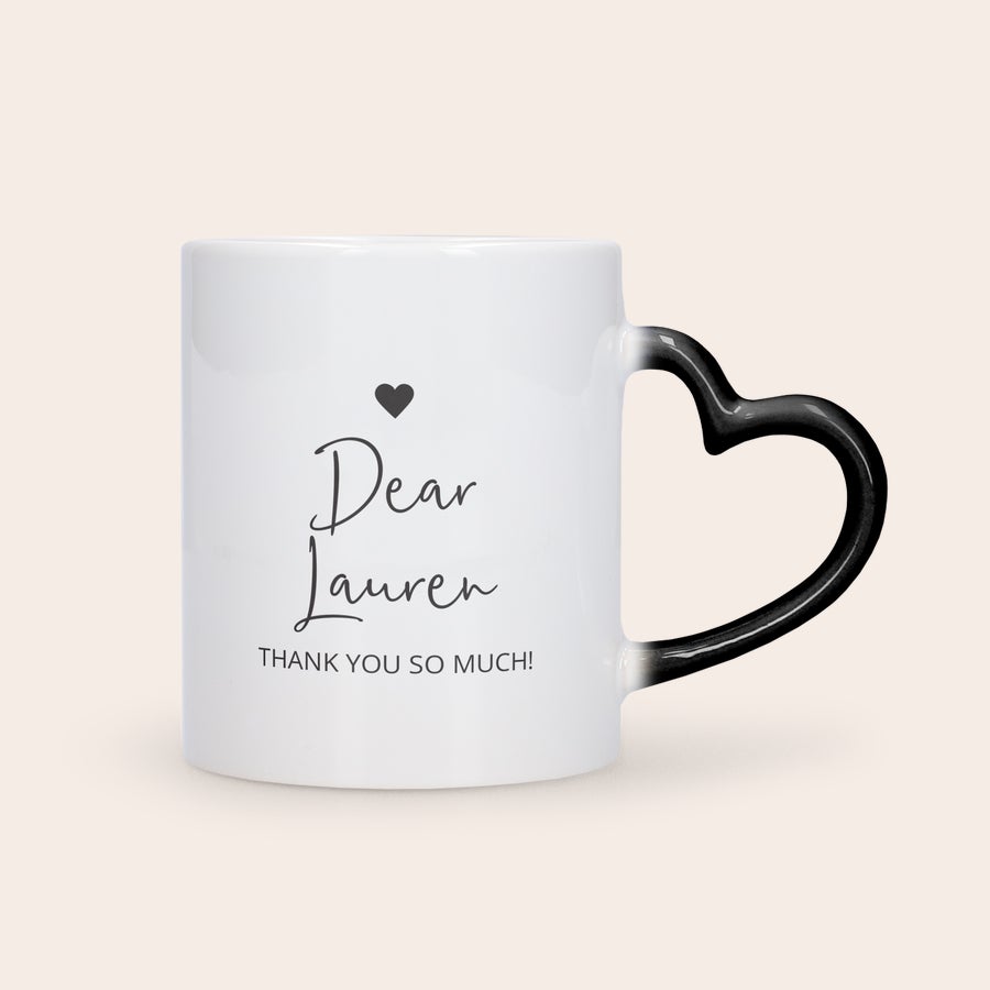 Cană personalizată - Cană magică Cană foto magică albă cu mâner inimă negru, personalizată prin imprimare cu textul Dear Lauren, Thank You So Much! și o inimioară neagră.