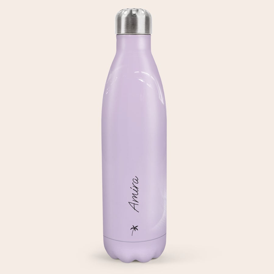 Trinkflasche Edelstahl Personalisiert Lila Thermosflasche, bedruckt mit dem Namen Amira und einem Palmensymbol, für jeden Schluck zu etwas Besonderem