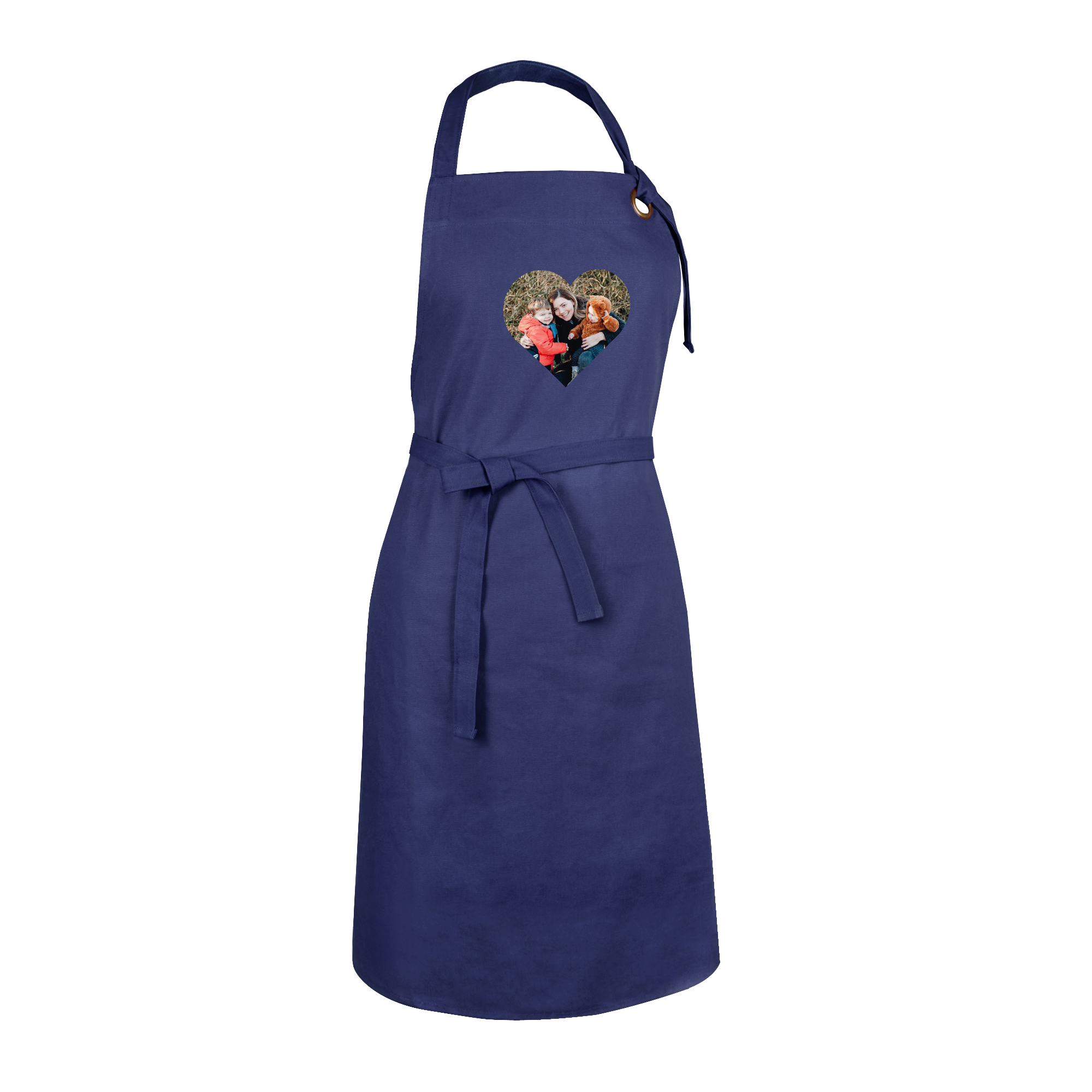 Donkerblauw persoonlijk schort met hartvormige foto van een gezin, gedrukt met eigen ontwerp.