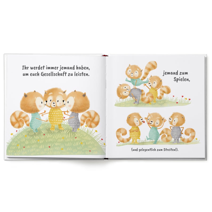 Zwillinge oder Drillinge - Babybuch mit Namen Personalisiertes Buch für Zwillinge oder Drillinge mit süßen roten Pandas auf grünem Gras und Text "Feiern Sie die Geburt der niedlichsten Zwillinge oder Drillinge mit diesem süßen Buch"