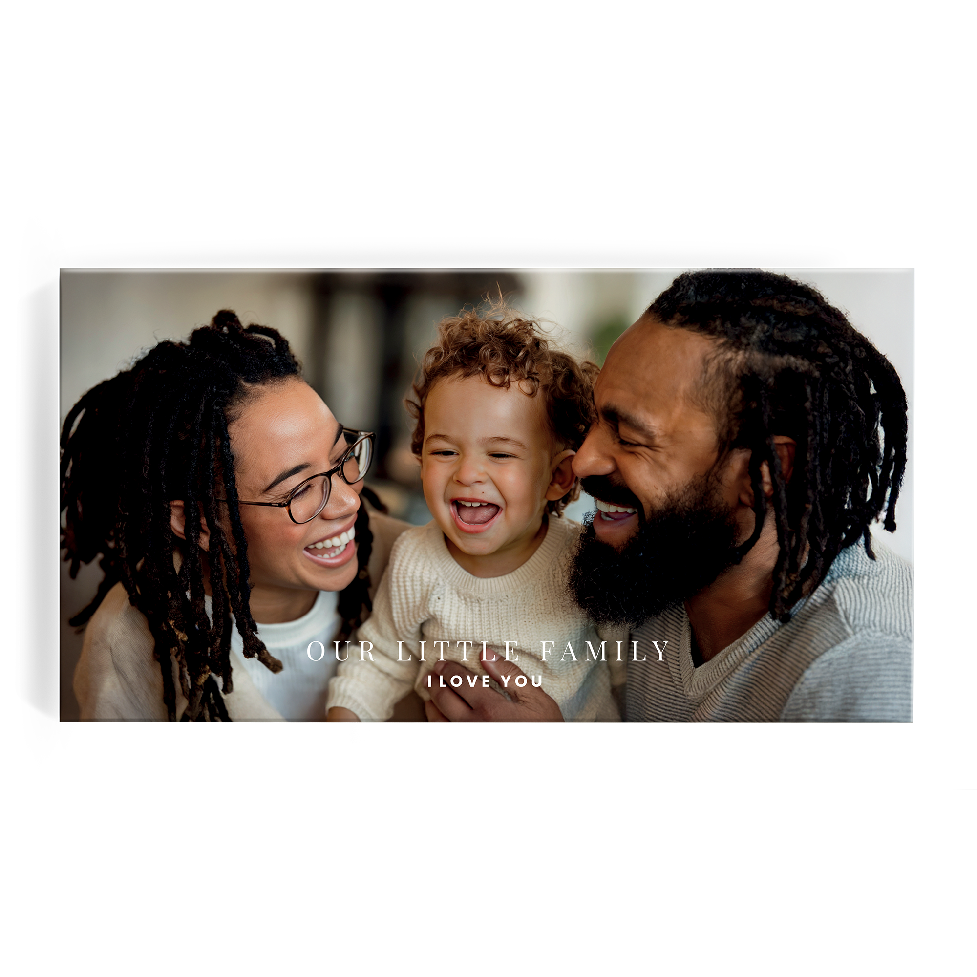 Cutie personalizată de ciocolată Kinder, imprimată cu fotografia unei familii fericite și textul Our Little Family I Love You