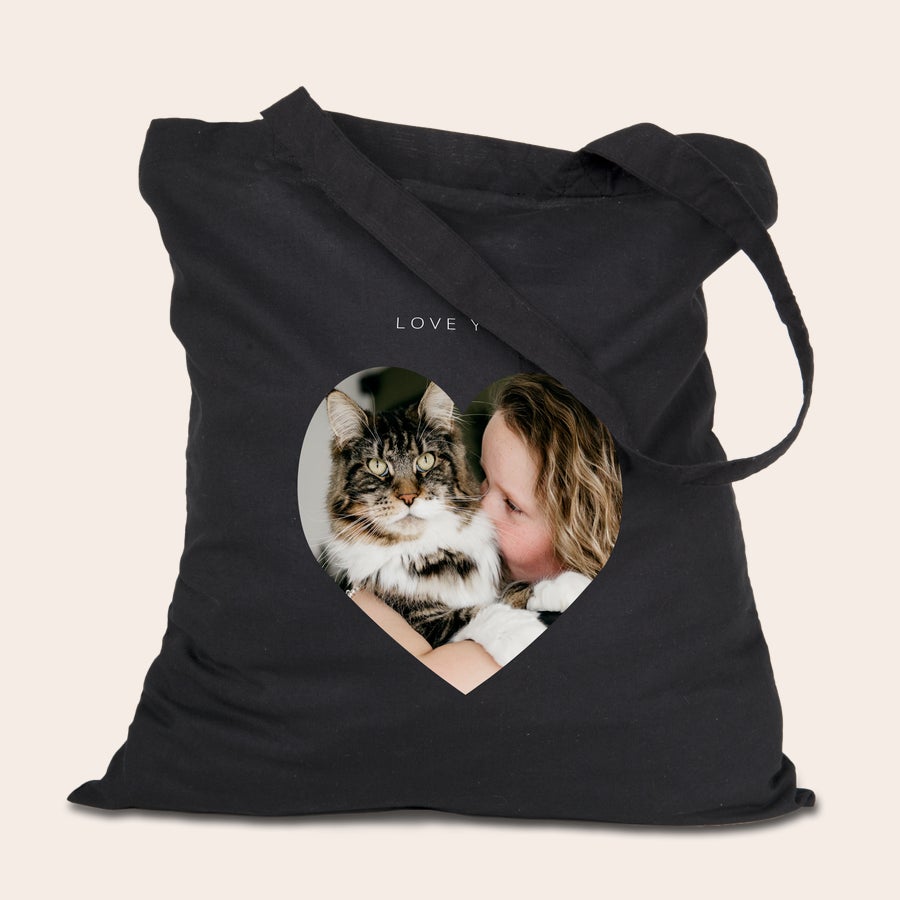 Bolsa de algodão personalizada Saco de linho preto com foto impressa de uma mulher e um gato dentro de um coração.
