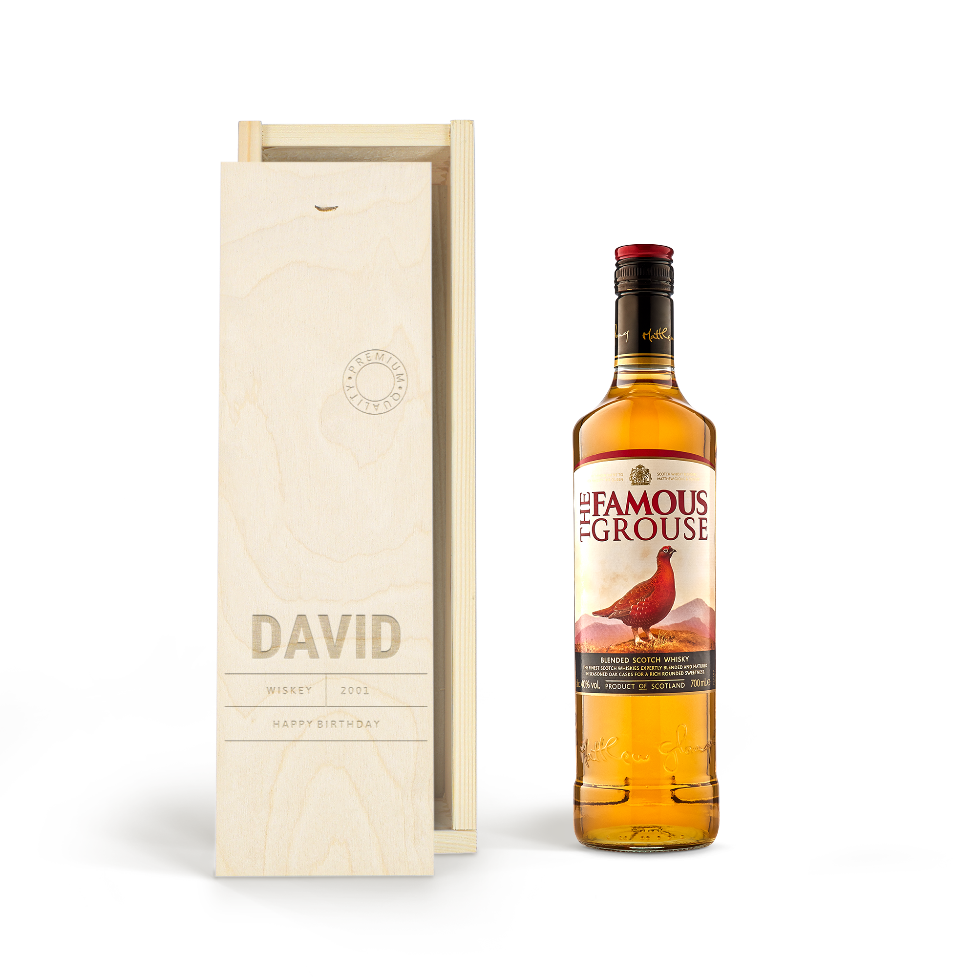 Egy üveg The Famous Grouse whisky egyedi, DAVID névvel és születésnapi üzenettel metszett fadobozban
