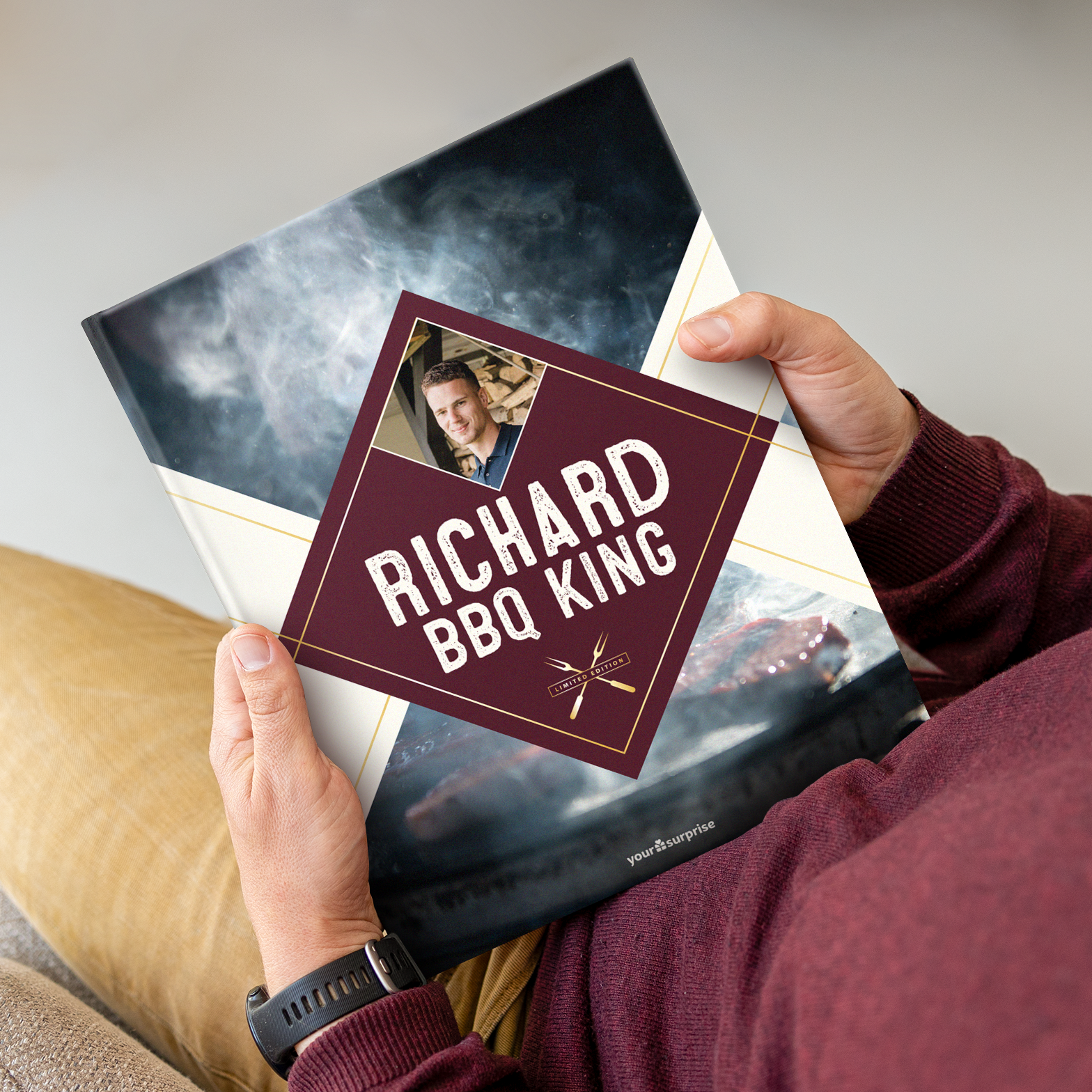 Persoonlijk kookboek BBQ King met eigen naam RICHARD en foto, gedrukt met barbecue recepten.